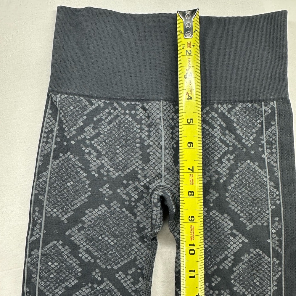 LULULEMON Athletica Leggings Ebb to Street Slate Snake Skin Gray Size 2 - Picture 5 of 7